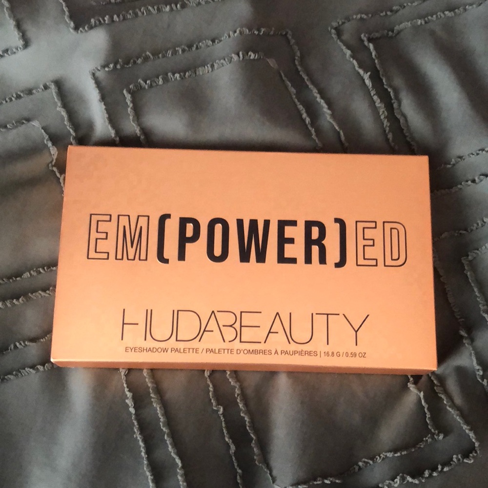 *SOLD* Huda Beauty | Eyeshadow palette